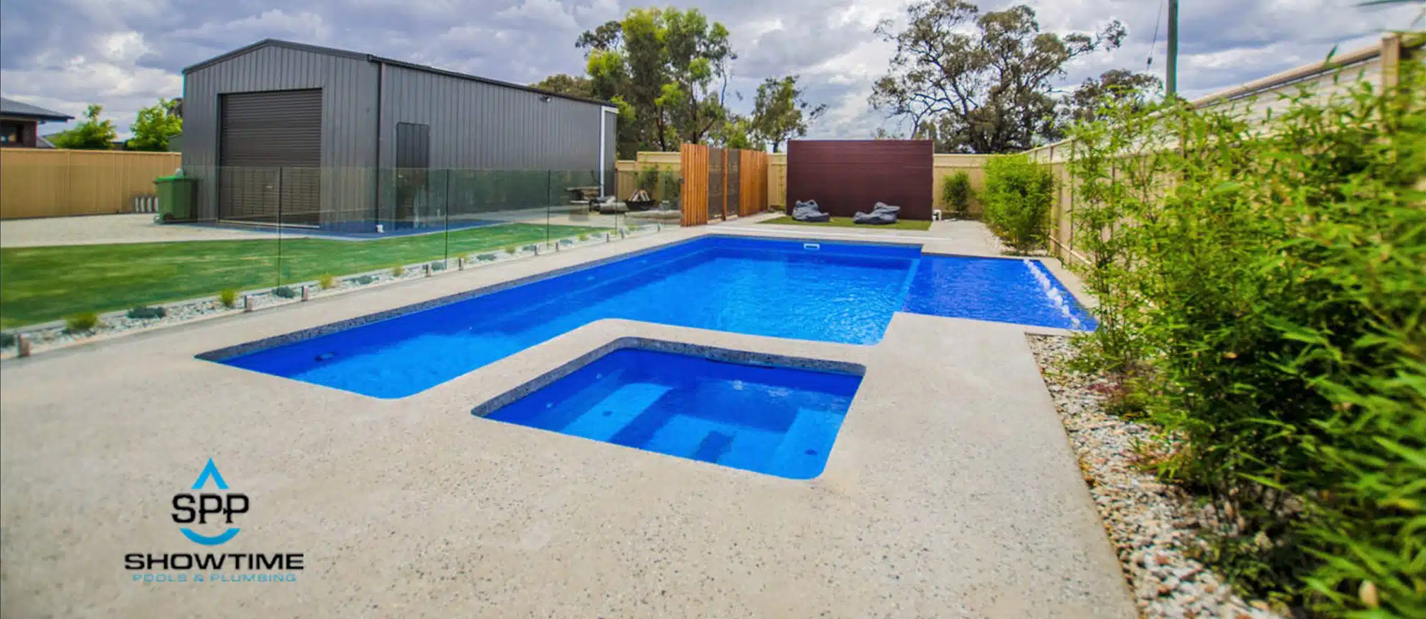 swimming pool by SPP showtime